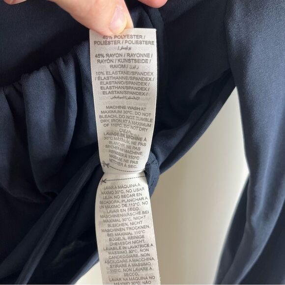 NWT EDIKTED Rain Cupped Long Sleeve Top Navy Medium - Picture 10 of 14